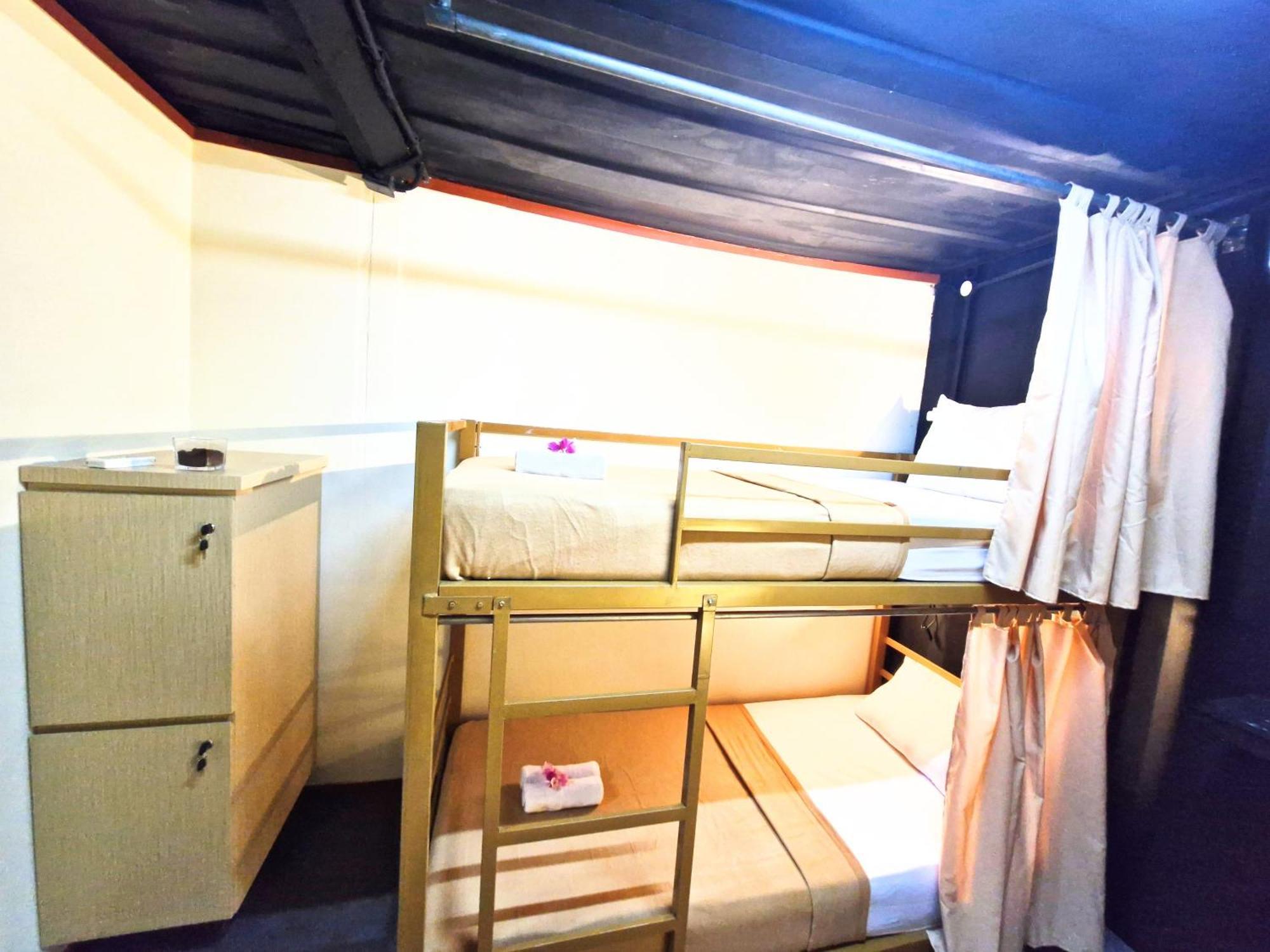 Karcof Container Hostel Сенггиги Экстерьер фото