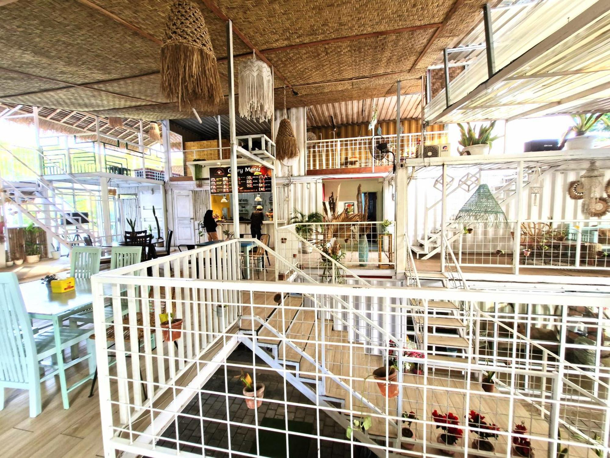 Karcof Container Hostel Сенггиги Экстерьер фото