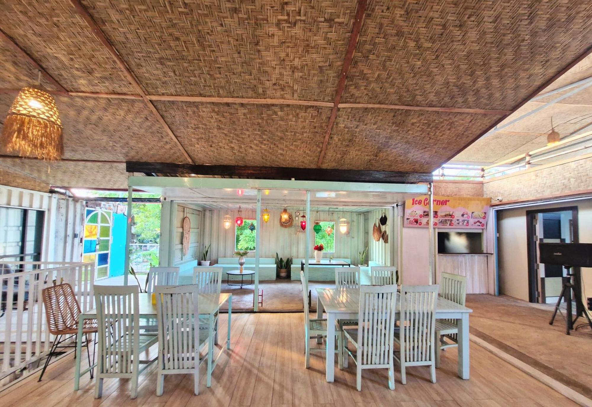 Karcof Container Hostel Сенггиги Экстерьер фото